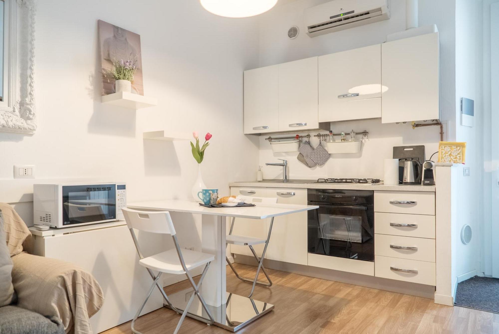 Charming Milanese Aparment Apartment ภายนอก รูปภาพ